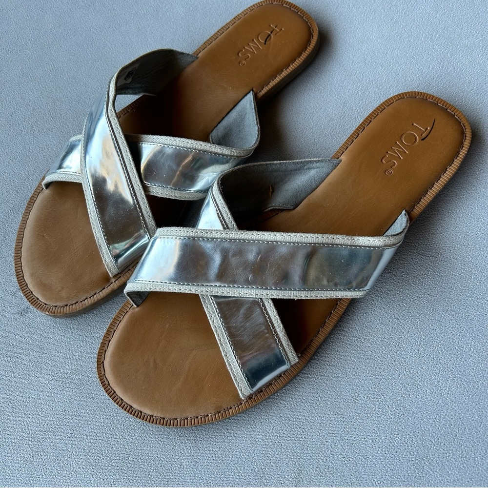 Toms ~ Viv Silver Specchio Sandal ~ Women’s Size 9
